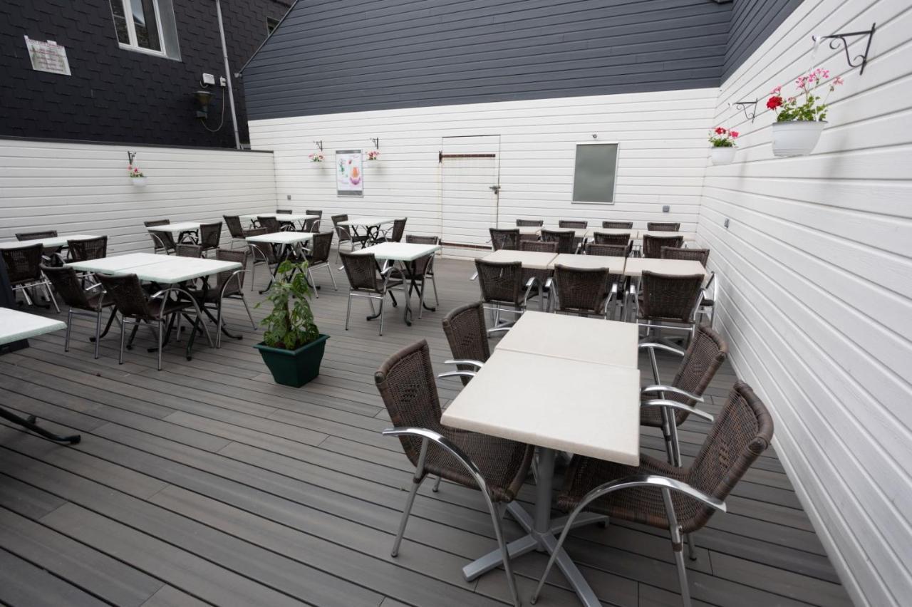 Logis-Hotel & Restaurant Le Carnot Bolbec Buitenkant foto