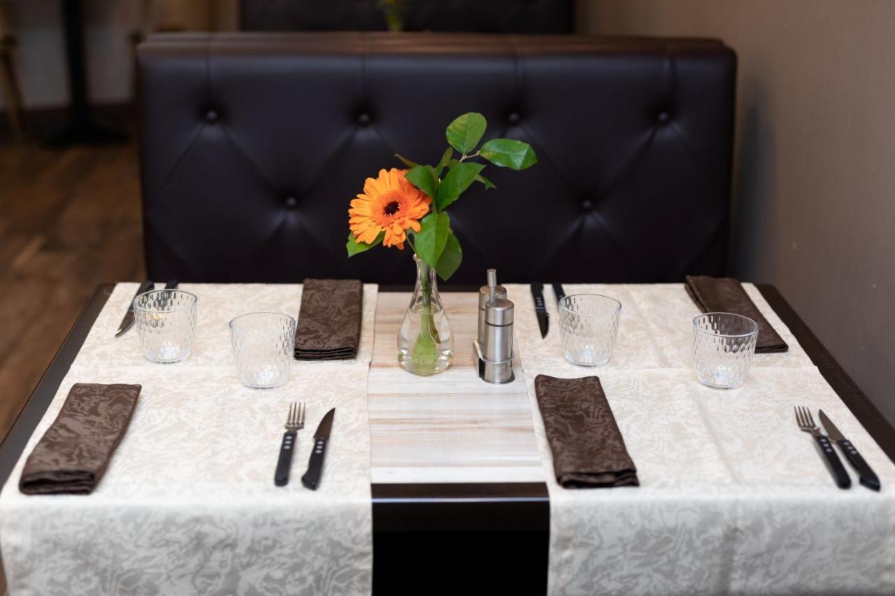 Logis-Hotel & Restaurant Le Carnot Bolbec Buitenkant foto
