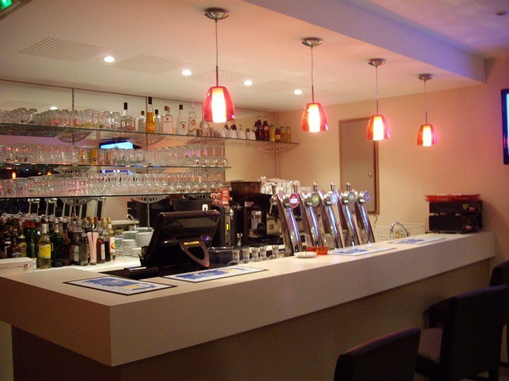 Logis-Hotel & Restaurant Le Carnot Bolbec Buitenkant foto