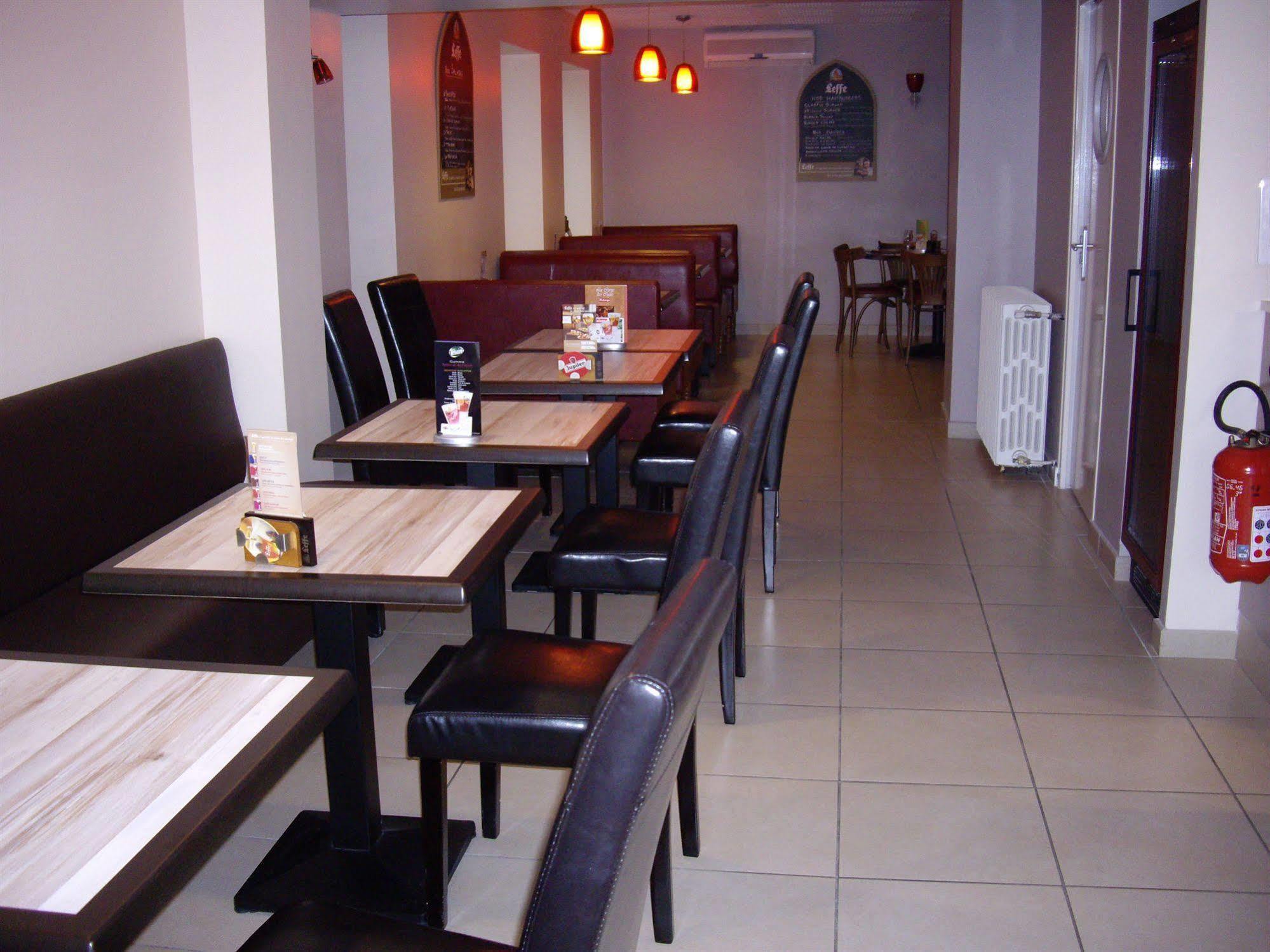 Logis-Hotel & Restaurant Le Carnot Bolbec Buitenkant foto
