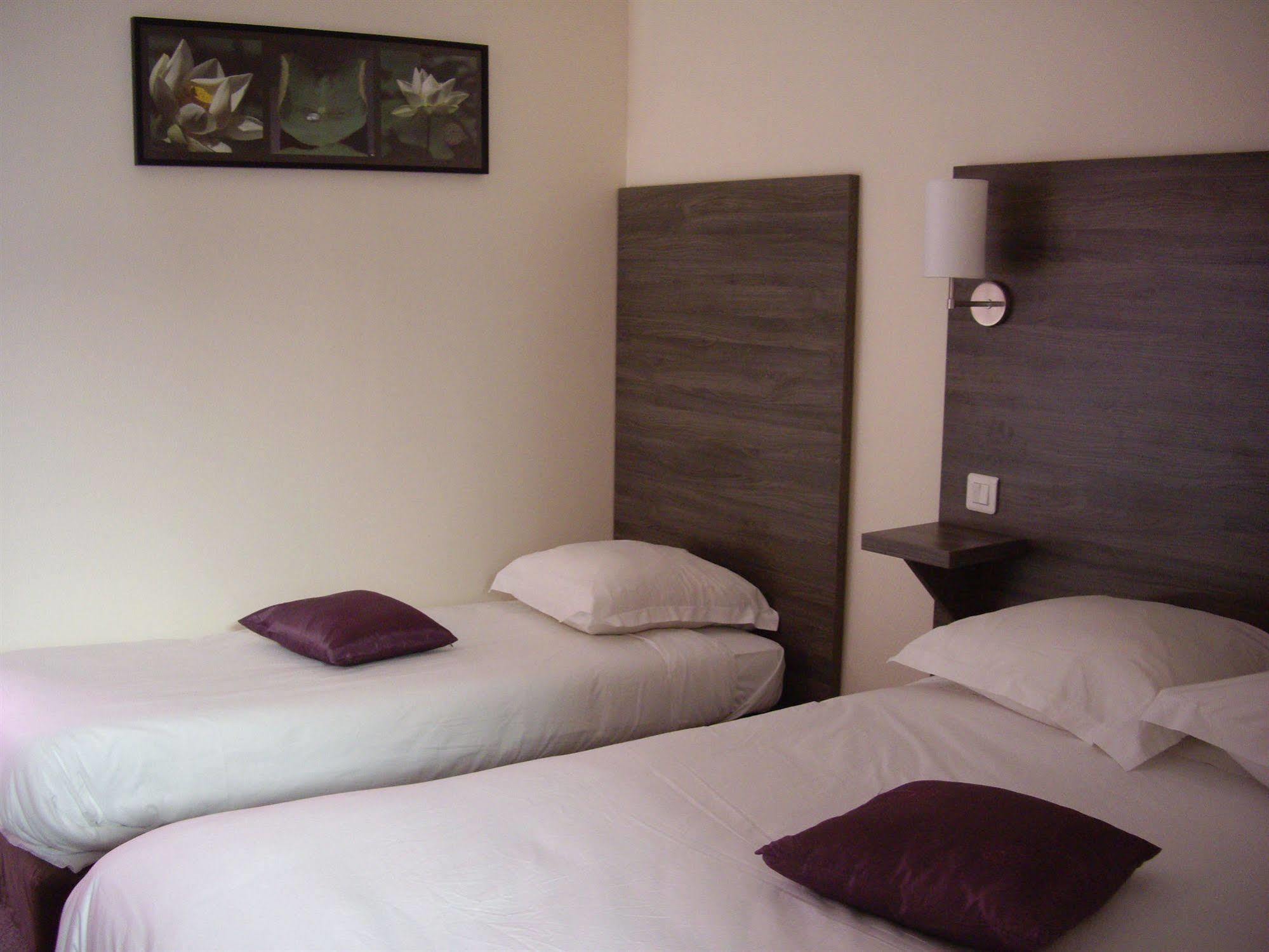 Logis-Hotel & Restaurant Le Carnot Bolbec Buitenkant foto